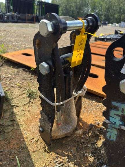 Future - Excavator Hydraulic Thumb Clip - Fits 1-2 Ton