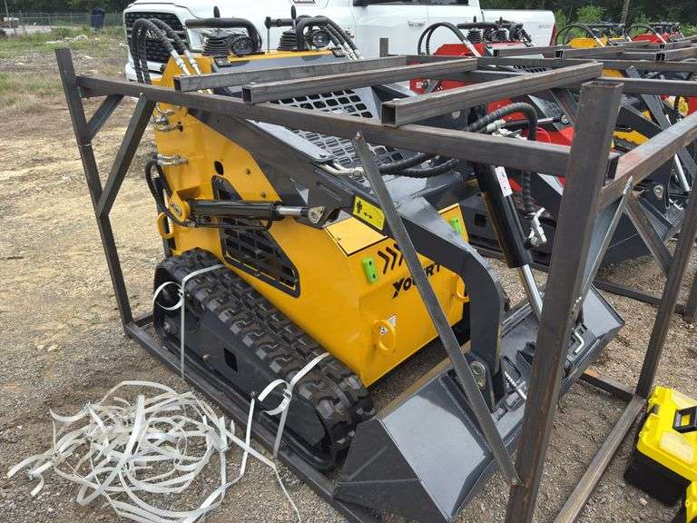 Youert  YOU-380 Mini Skidsteer Loader image