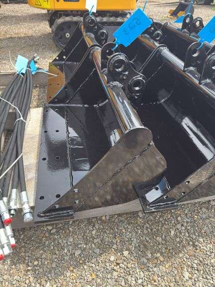 Youert 23.5 IN Mini Excavator Bucket - Fits 1 -2 Ton
