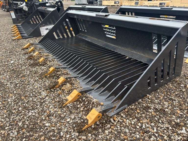 Skidsteer 72in Rock Bucket - 0.39m³ Capacity