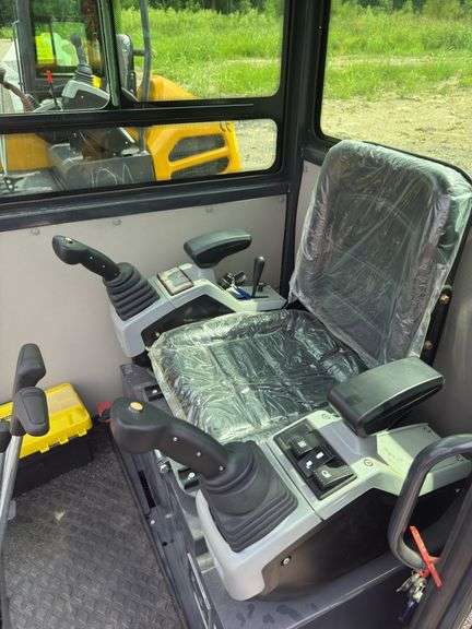 CFG MY50R Mini Excavator - Sideboom & Cabbed - Large Machine! Approx 4500LBS