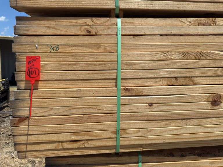 (208) 2 x 4 - 10ft - Construction/Framing Lumber