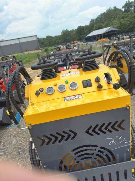 Youert  YOU-380 Mini Skidsteer Loader