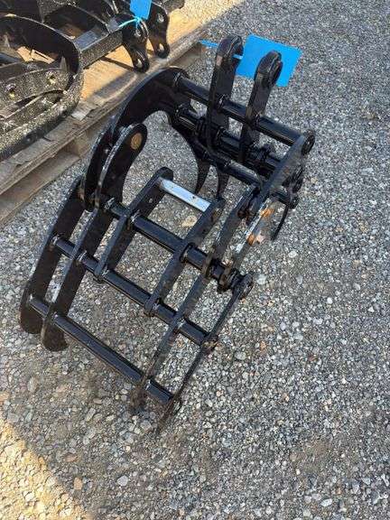 Youert 12in Wide Mini Excavator Wood Grabber - Fits 1-2 Ton image