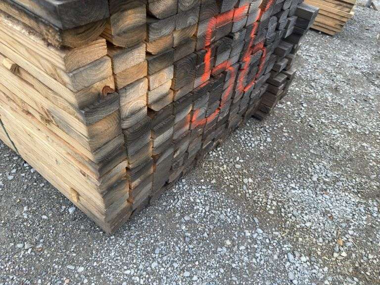 (208) 2 x 4 - 10ft Construction/Framing Lumber