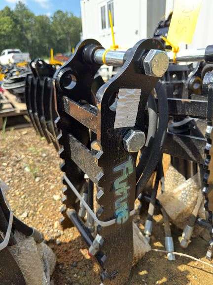 Future - Excavator Hydraulic Thumb Clip - Fits 1-2 Ton
