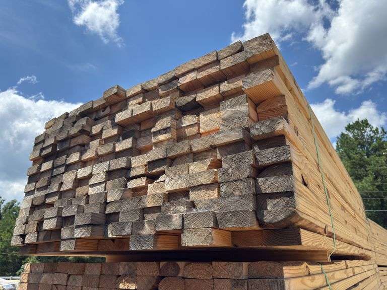 (208) 2 x 4 - 10ft - Construction/Framing Lumber