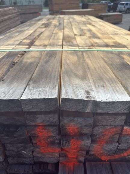 (208) 2 x 4 - 10ft Construction/Framing Lumber