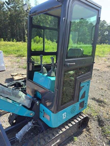2025 Youert U 13 Mini Ex - 8.6KW - Cab** Busted Front Glass