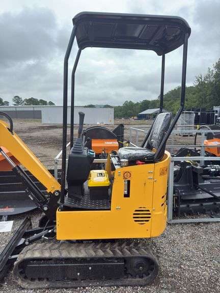 LandHero Hydraulic Mini Excavator - 13.5HP/65in Max Dig Depth
