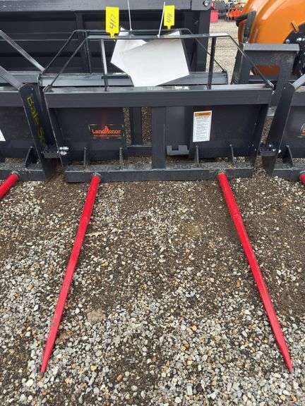 Skidsteer Bale Spear - 2500lb Capacity