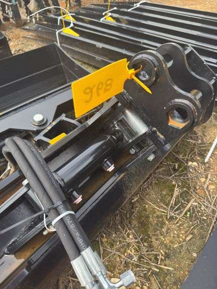 Future - 32" Tilting Excavator Bucket - Fits 1-3 Ton