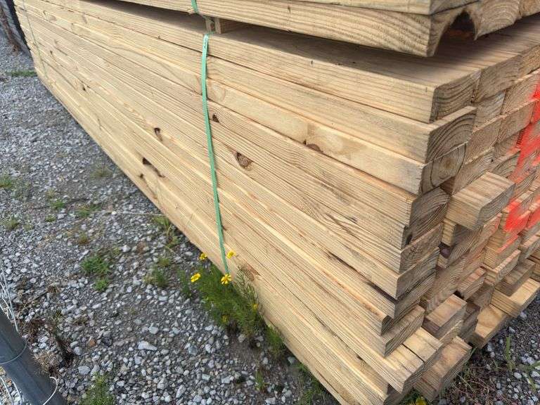 (208) 2 x 4 - 10ft Construction/Framing Lumber