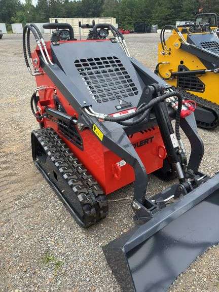Youert  YOU-380 Mini Skidsteer Loader image