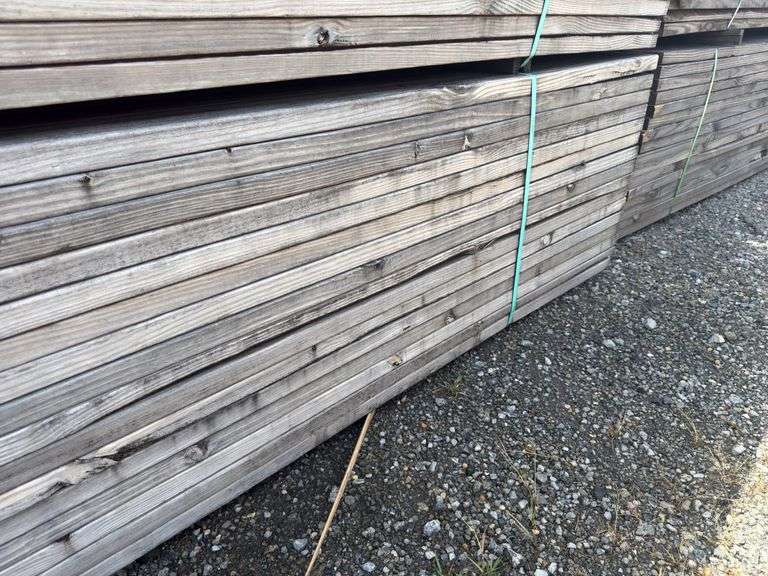 (208) 2 x 4 - 10ft Construction Lumber