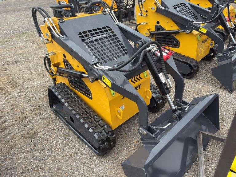 Youert  YOU-380 Mini Skidsteer Loader image