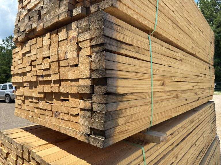 (208) 2 x 4 - 10ft - Construction/Framing Lumber