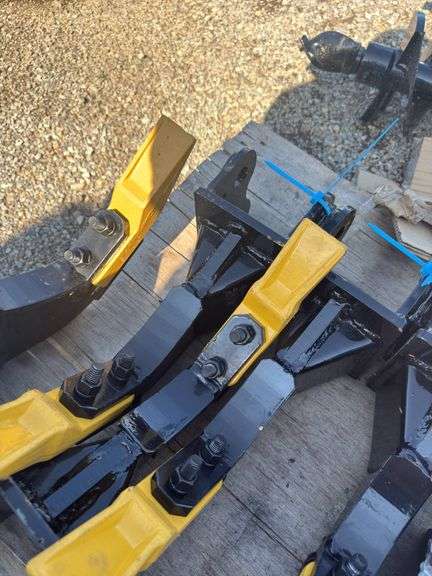 Youert 12in Heavy Duty Ripper - Fits 1 -2 Ton Mini Ex image