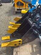 Youert 8in Extreme Duty Toothed Excavator Bucket - Fits 1 -2 Ton