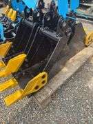 Youert 23.5 IN Mini Excavator Bucket - Fits 1 -2 Ton