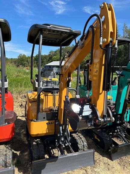 2025 CFG QK18R Mini Excavator w/ PILOT CONTROLS image