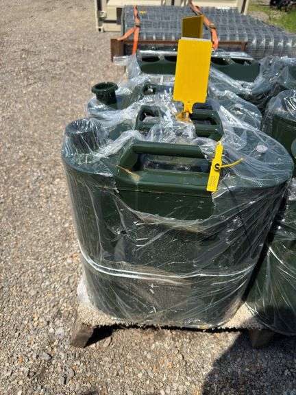 (20 30L Oil/Fuel Cans image