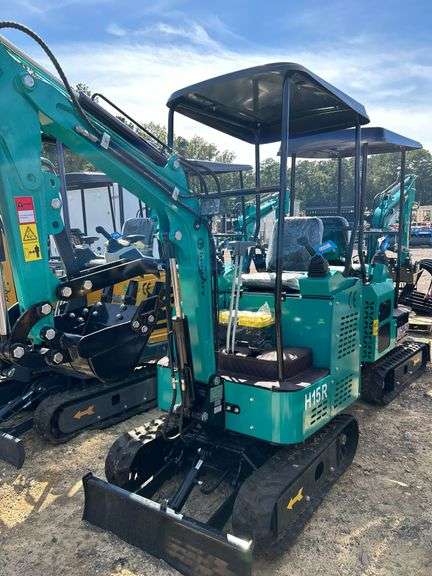2025 CFG H15R Mini Excavator - 420cc Gas Engine image