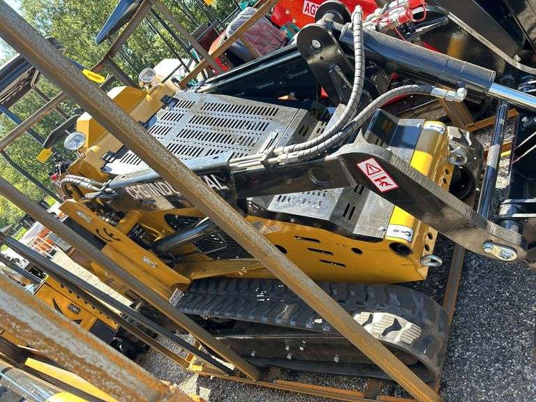 2025 CFG KKTA27 Skid Steer Loader - DIESEL Kubota 25HP Engine, 3 Cylinder, EPA Certified image