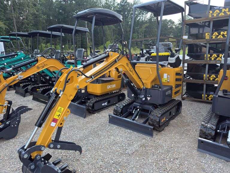 MX12RX CFG Mini Excavtor w/ Pilot Controls image