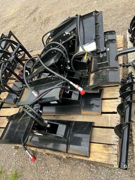 ABOSS Mini Skidsteer Push Blade - Angles image