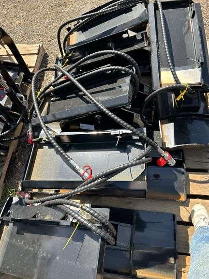 ABOSS Mini Skidsteer Push Blade - Angles image