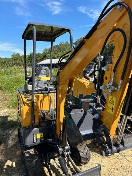 2025 CFG MX20R Mini Excavator - RATO 23HP w/ SIDE SWING image