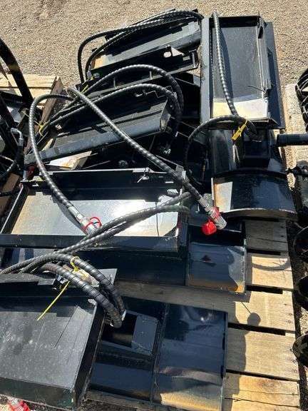 ABOSS Mini Skidsteer Push Blade - Angles image