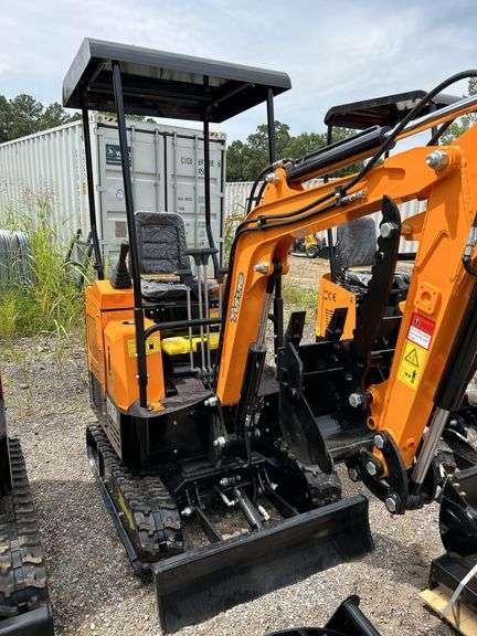 Future FT15 Mini Excavator image