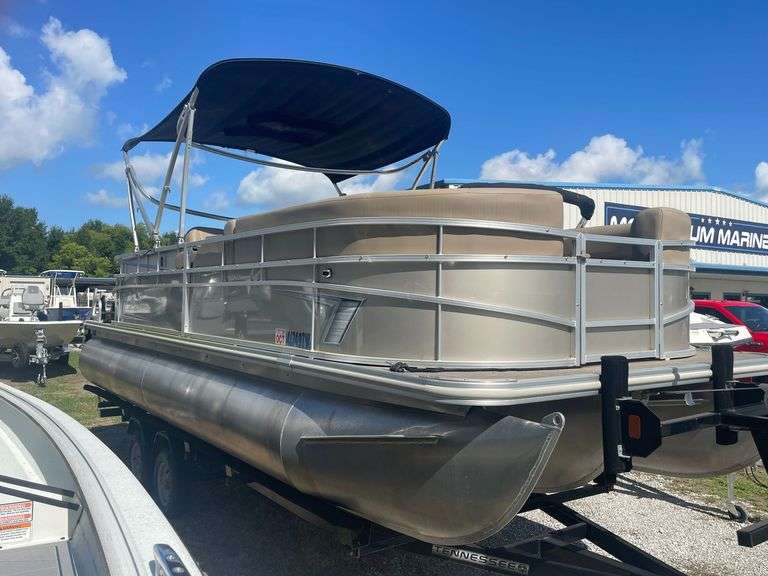2023 Sunchaser Vista 22 - Yamaha 115 HOURS -12 image