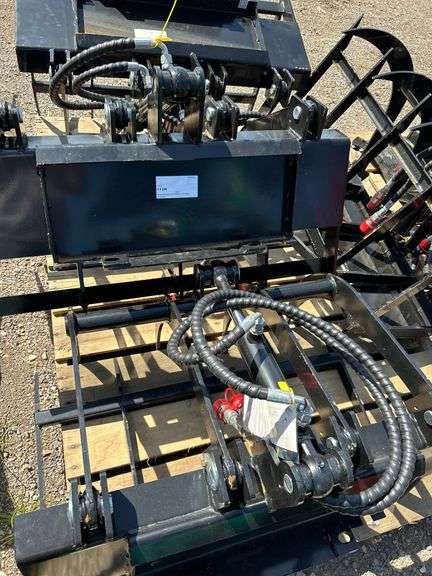 Mini Skidsteer Log Gripper - 2ft Grip image