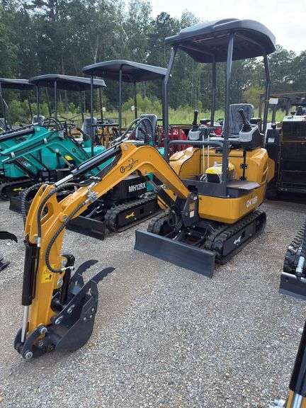 QK18R CFG Mini Excavtor w/ Pilot Controls image