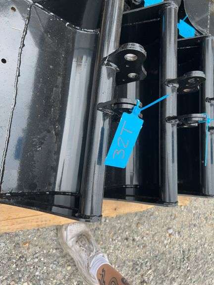 2025 YOUERT U12-60 Mud Bucket - Excavator Attachment for Heavy Duty Digging image