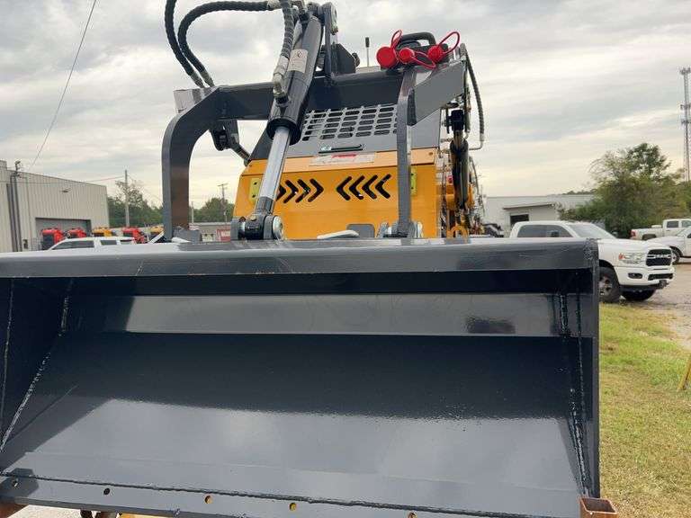 2025 YOUERT YOU-380 Mini Skid Steer Loader - 27HP Gasoline Engine image