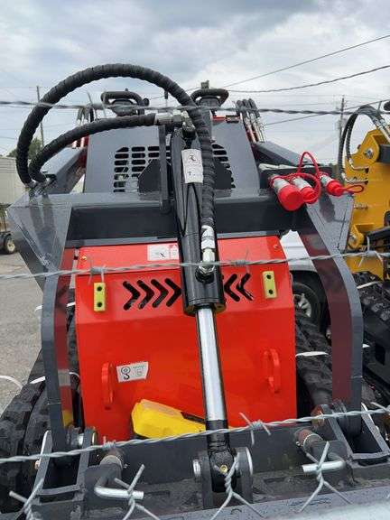 2025 YOUERT YOU-380 Mini Skid Steer Loader - 27HP Gasoline Engine image