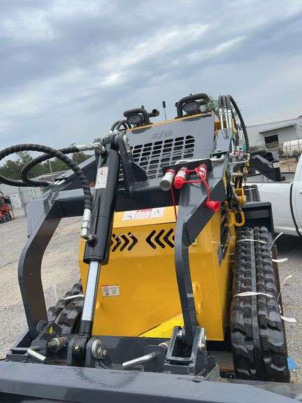 2025 YOUERT YOU-380 Mini Skid Steer Loader - 27HP Gasoline Engine image