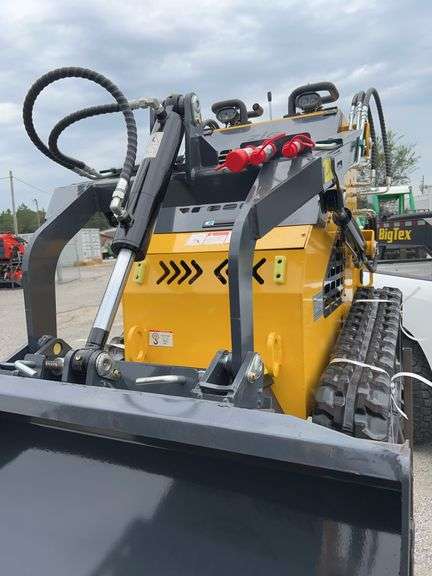 2025 YOUERT YOU-380 Mini Skid Steer Loader - 27HP Gasoline Engine image