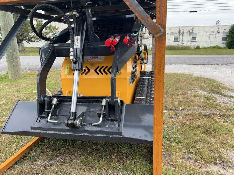 2025 YOUERT YOU-380 Mini Skid Steer Loader - 27HP Gasoline Engine image