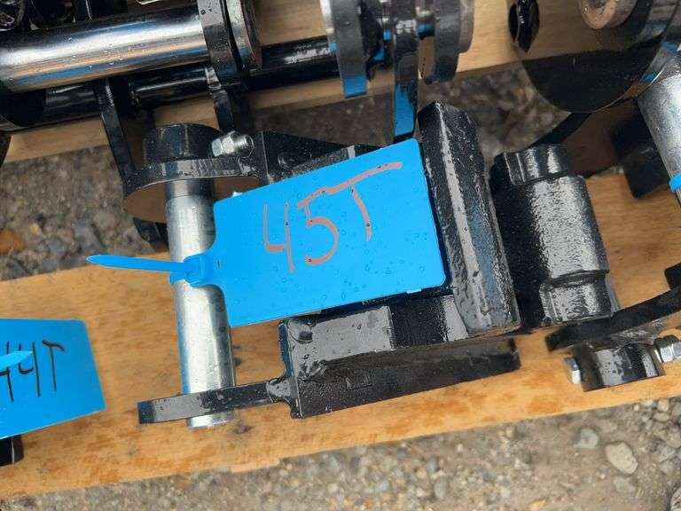 2025 YOUERT U12 Quick Change Adapter - Fast Attachment System for Excavators image