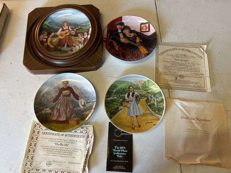 (4) Decorative Plates image