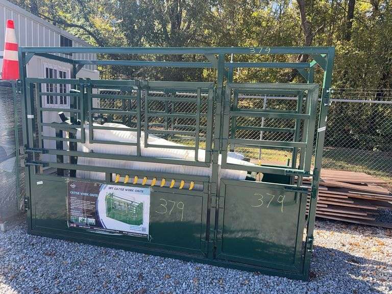 Unused Cattle Squeeze Chute image