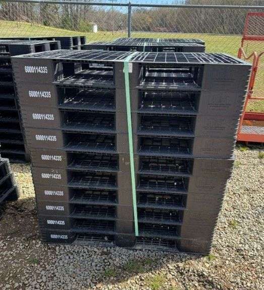 (10) 29" x 46" Plastic Pallets image