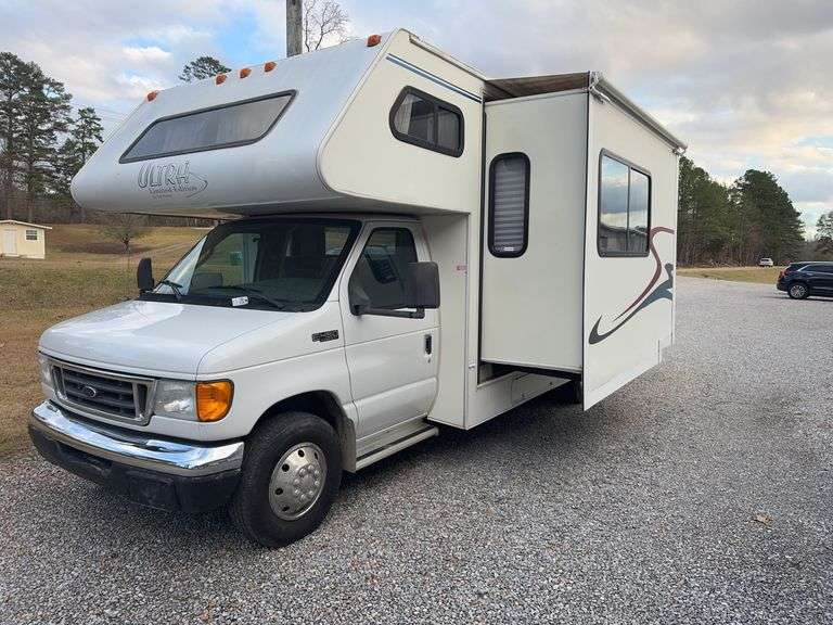 2004 Conquest Motor Home image