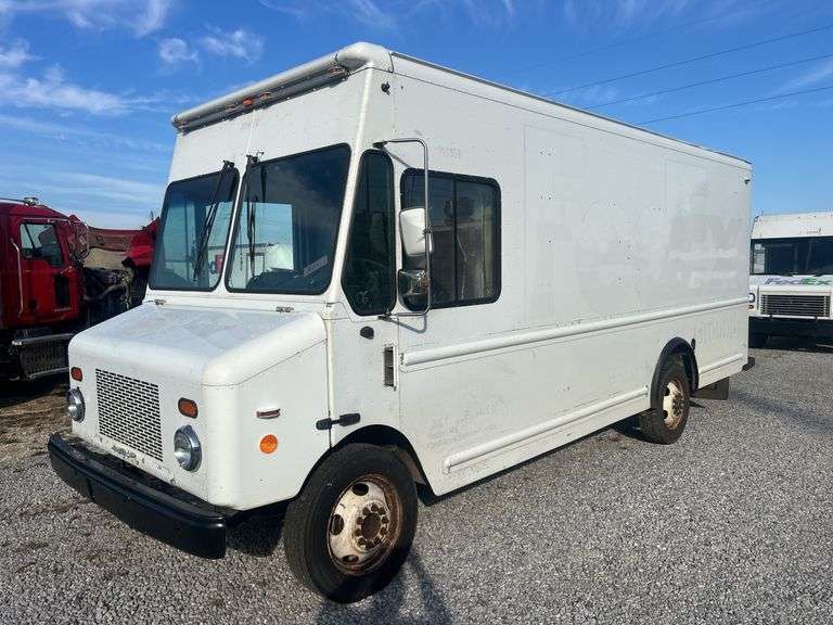 2006  WORKHORSE  W42 BOX VAN image