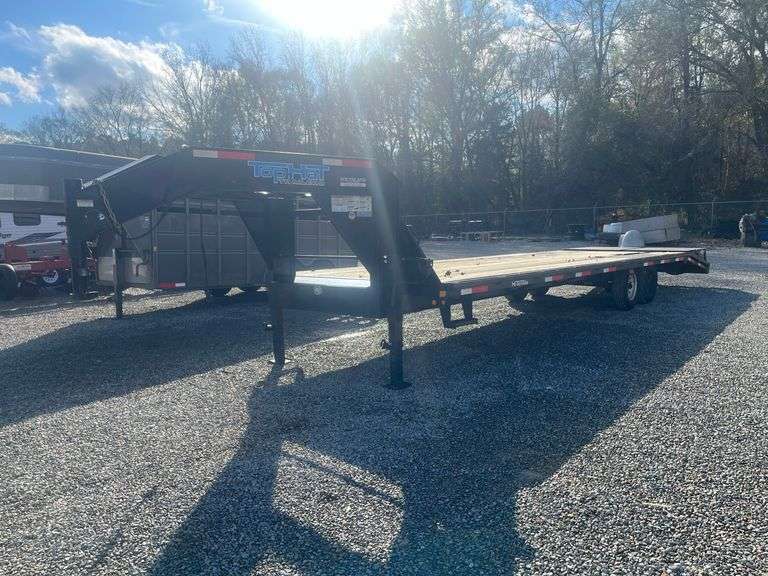 2022 Tophat Gooseneck Trailer image